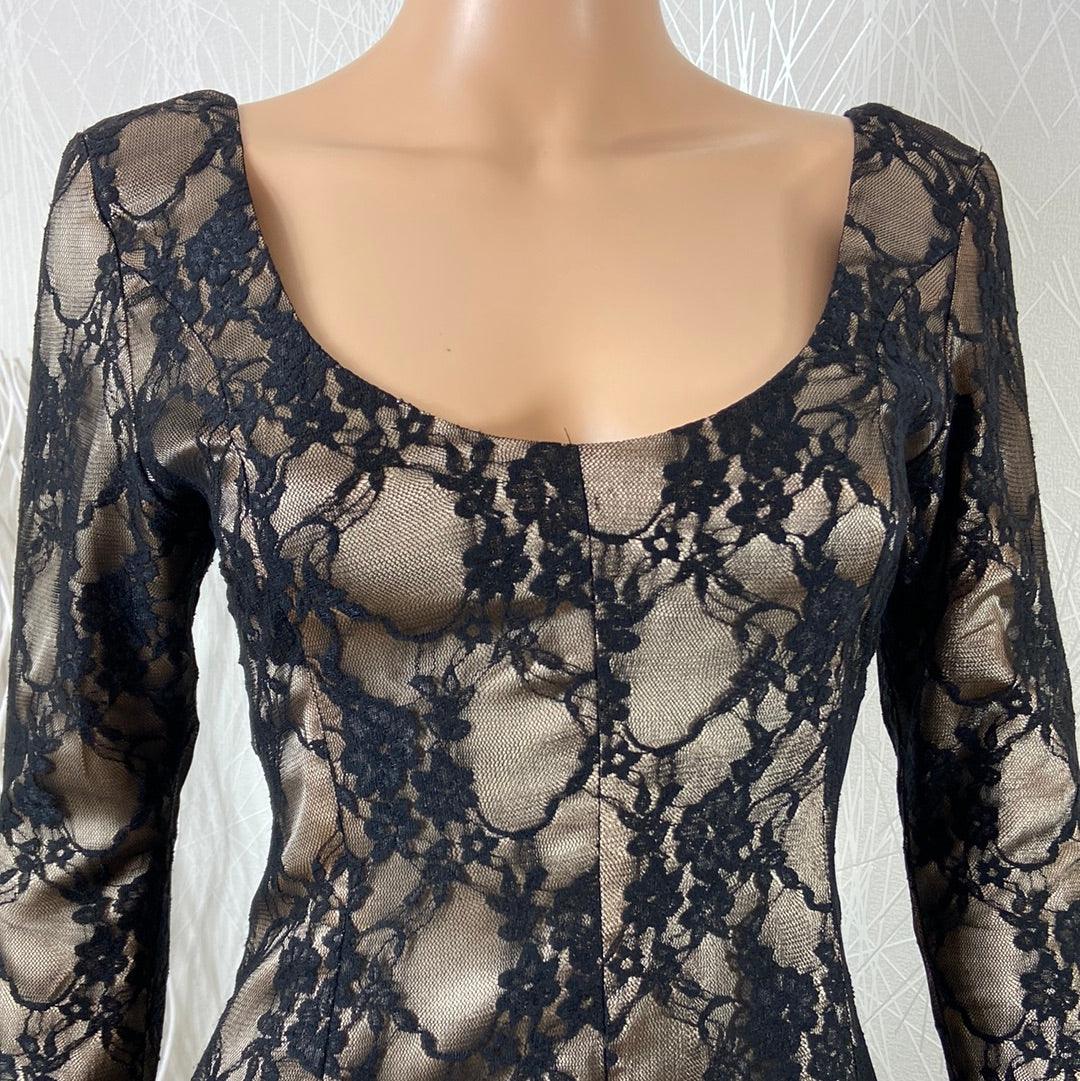 Robe de cocktail en dentelle noire et dorée Tabala Paris - Offre-Unique