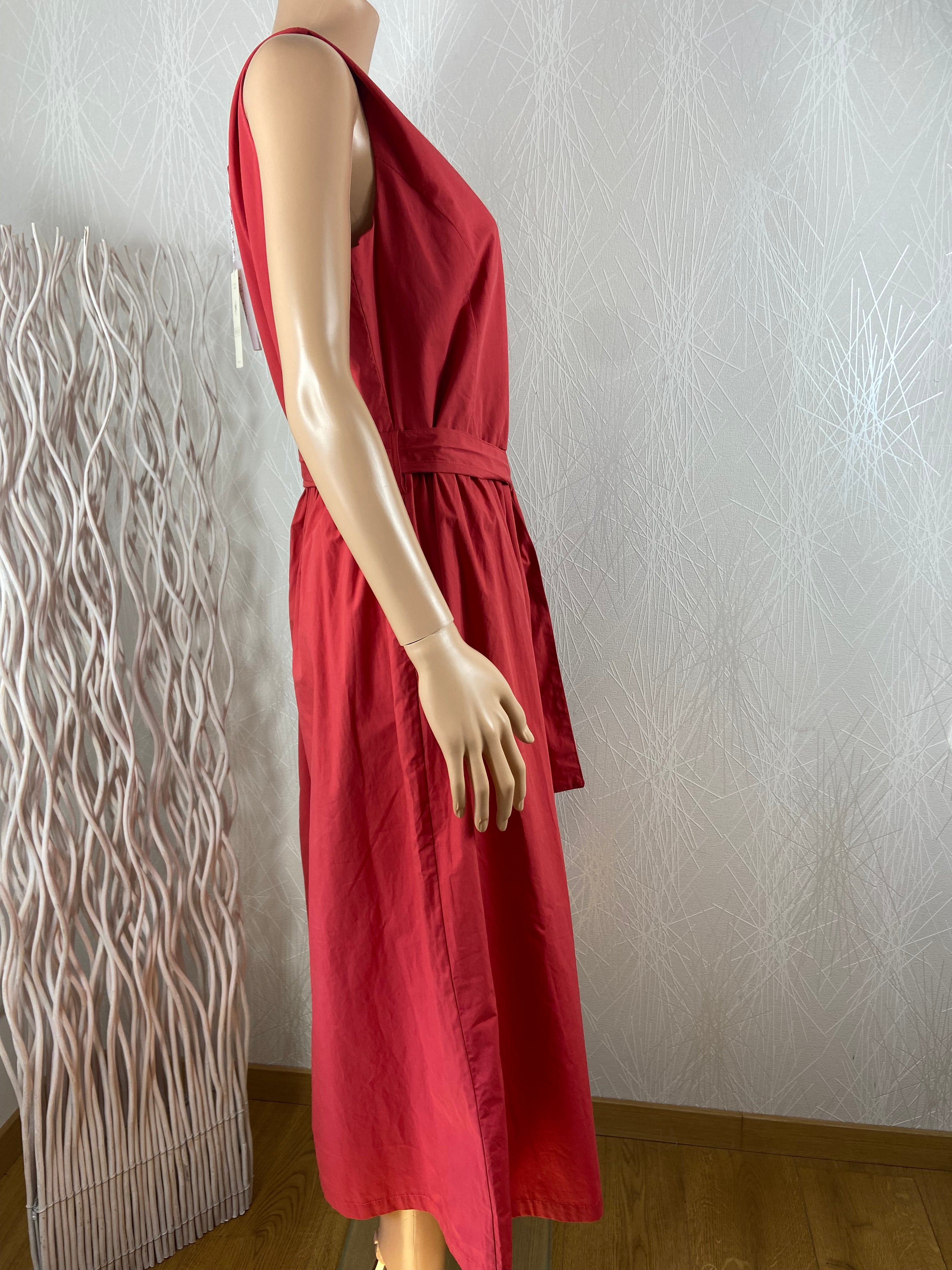 Robe coton rouge sans manches avec jeu de plis Ninati