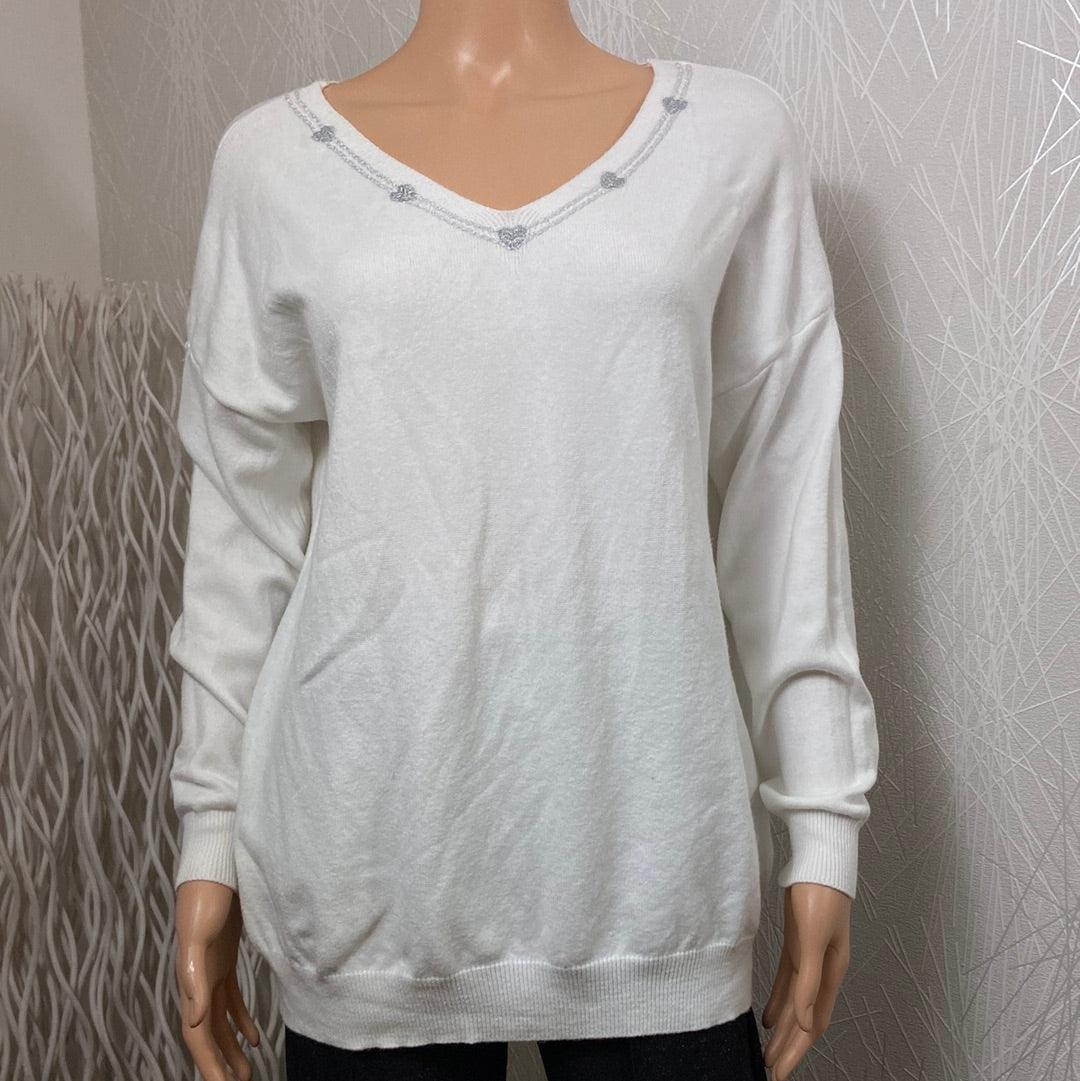 Pull femme blanc broderie avec coeur argenté col V Coutureve