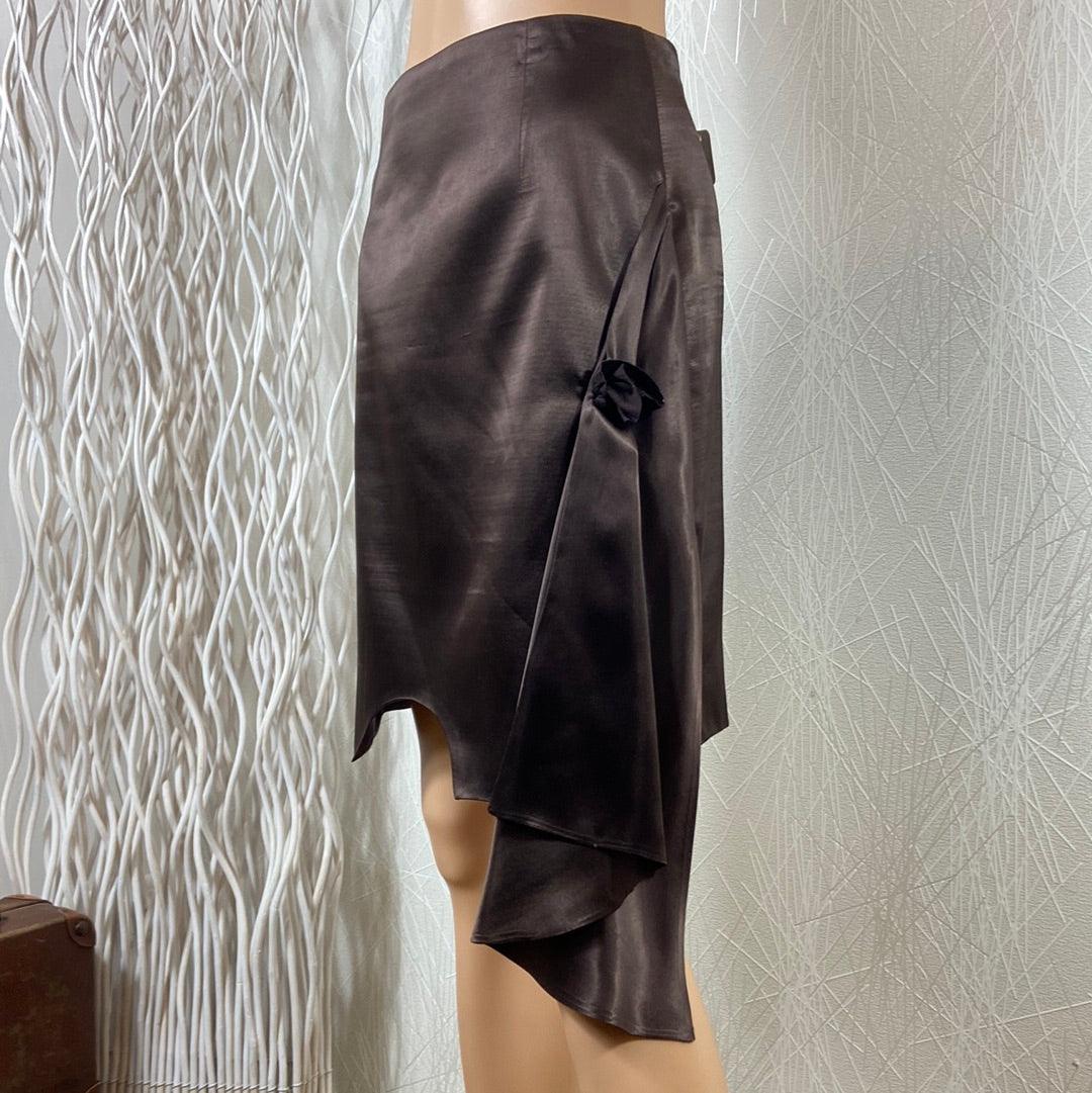 Jupe de créateur courte asymétrique tissu marron satin Tabala - Offre-Unique
