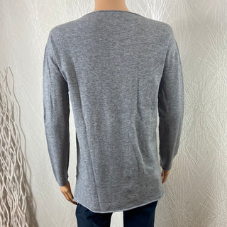 Pull gris fin coupe droite asymétrique col V Made In Italy