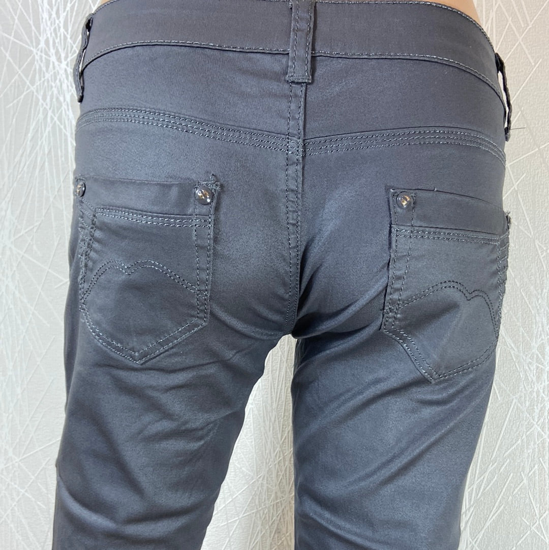 Pantalon coton enduit couleur gris mastic taille normale jambes évasées Just One