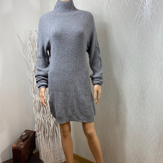 Robe pull chaude en tricot gris  col roulé Made In Italy