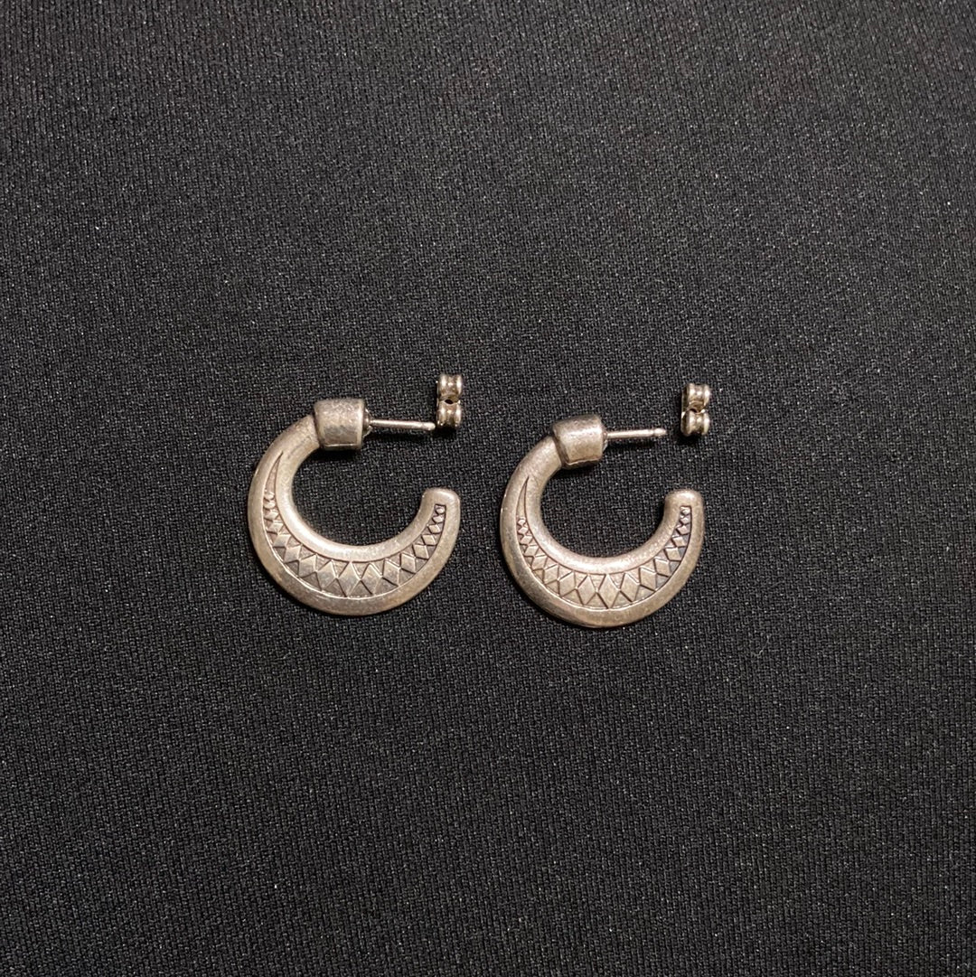 Boucles d’oreilles créoles plaquée argent motif losanges Shabada