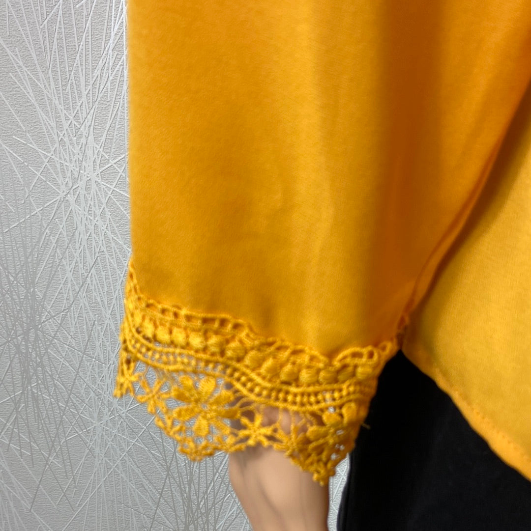 Blouse femme fluide col V dentelle jaune vif Noémie & Co