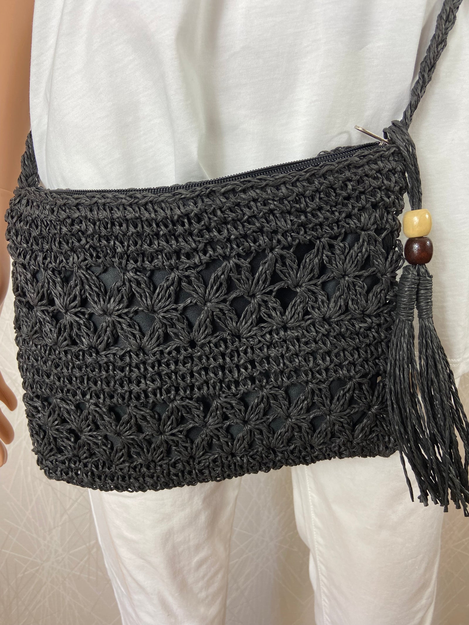 Sac à bandoulière pour femme en raphia noir doublé