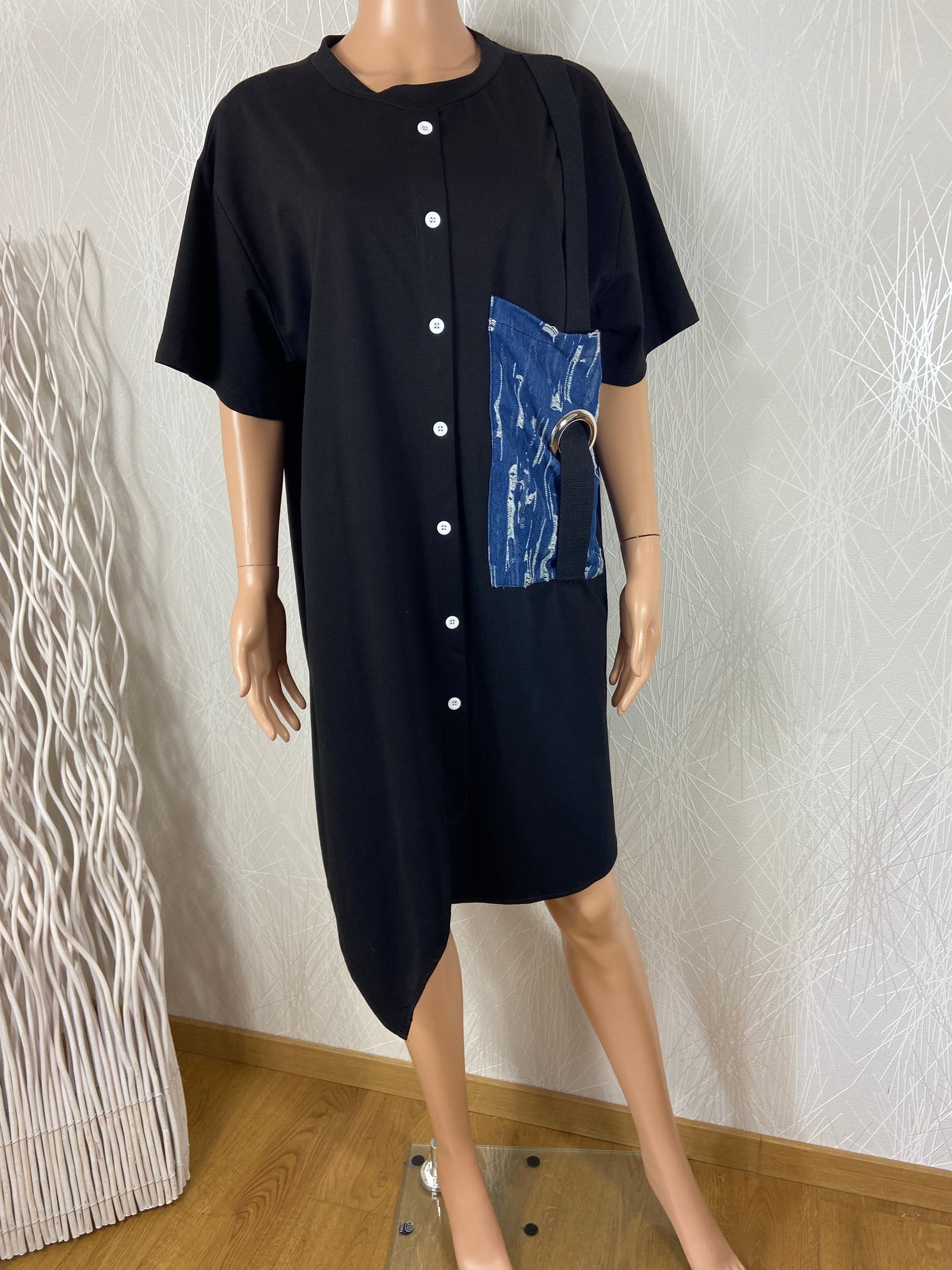 Robe noire asymétrique manches courtes grande taille F&2