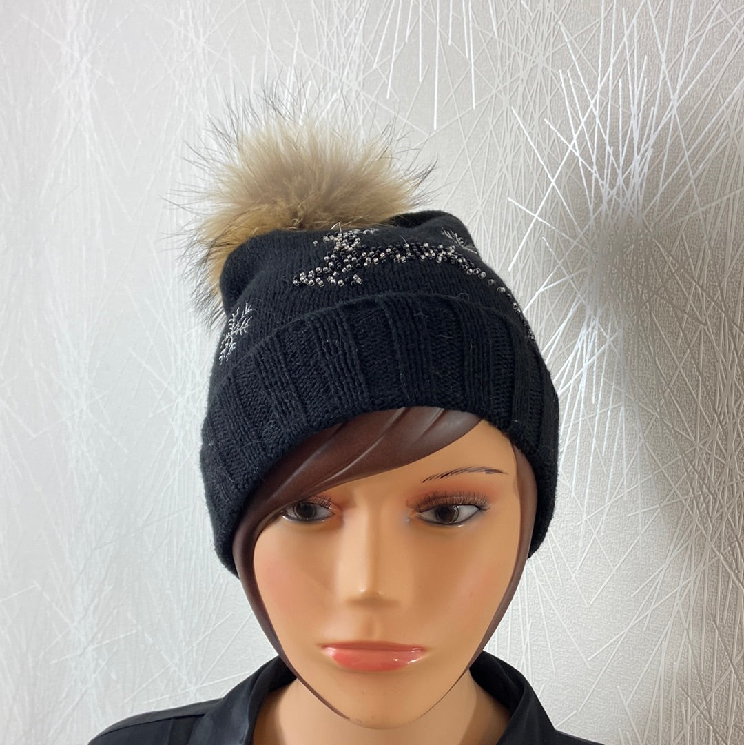 Bonnet chaud avec laine en tricot noir avec perles et pompon fourrure Mar & Co