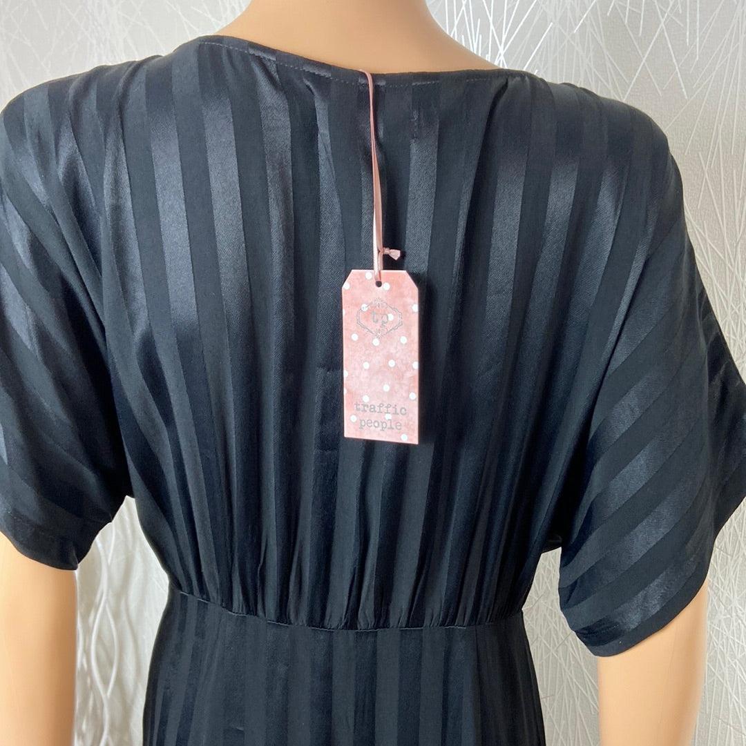 Robe noire longue soie et coton manches courtes plis flot Lenu Dress Traffic People - Offre-Unique