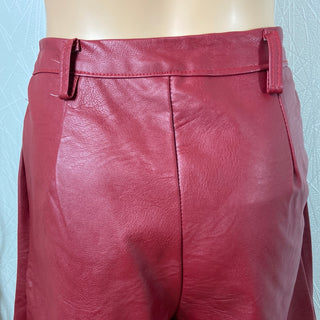 Short long rouge cuir synthétique taille haute coupe ample Made In Italy
