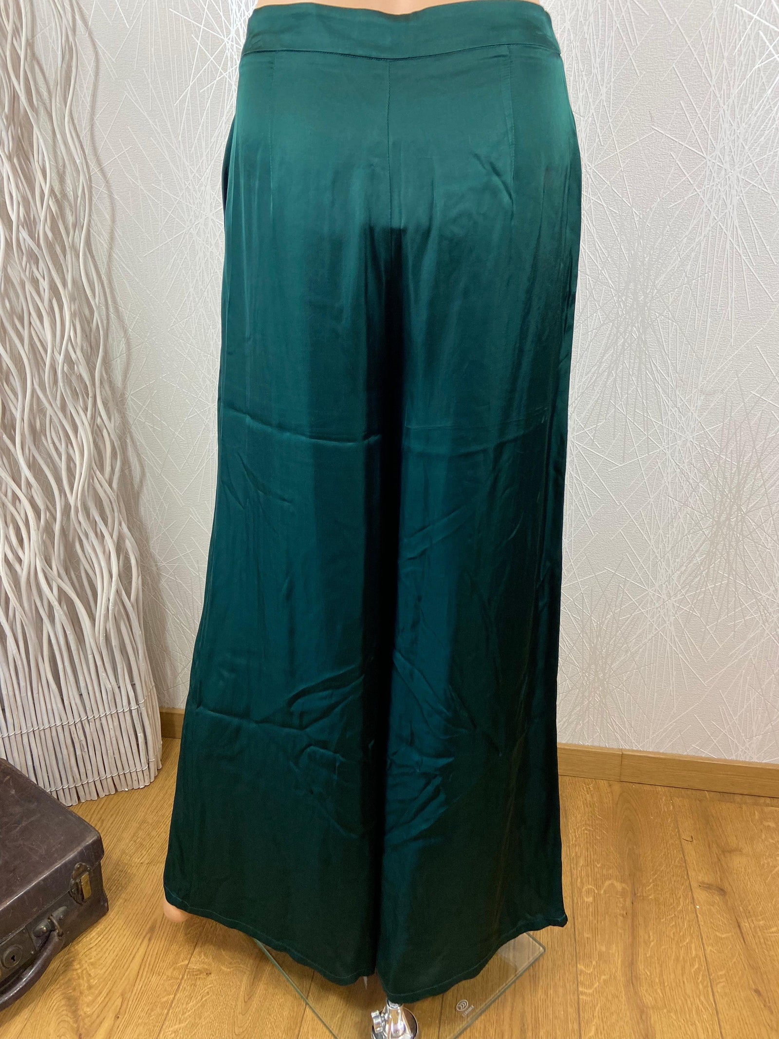 Pantalon large tissu satin vert taille haute Surkana - Offre-Unique