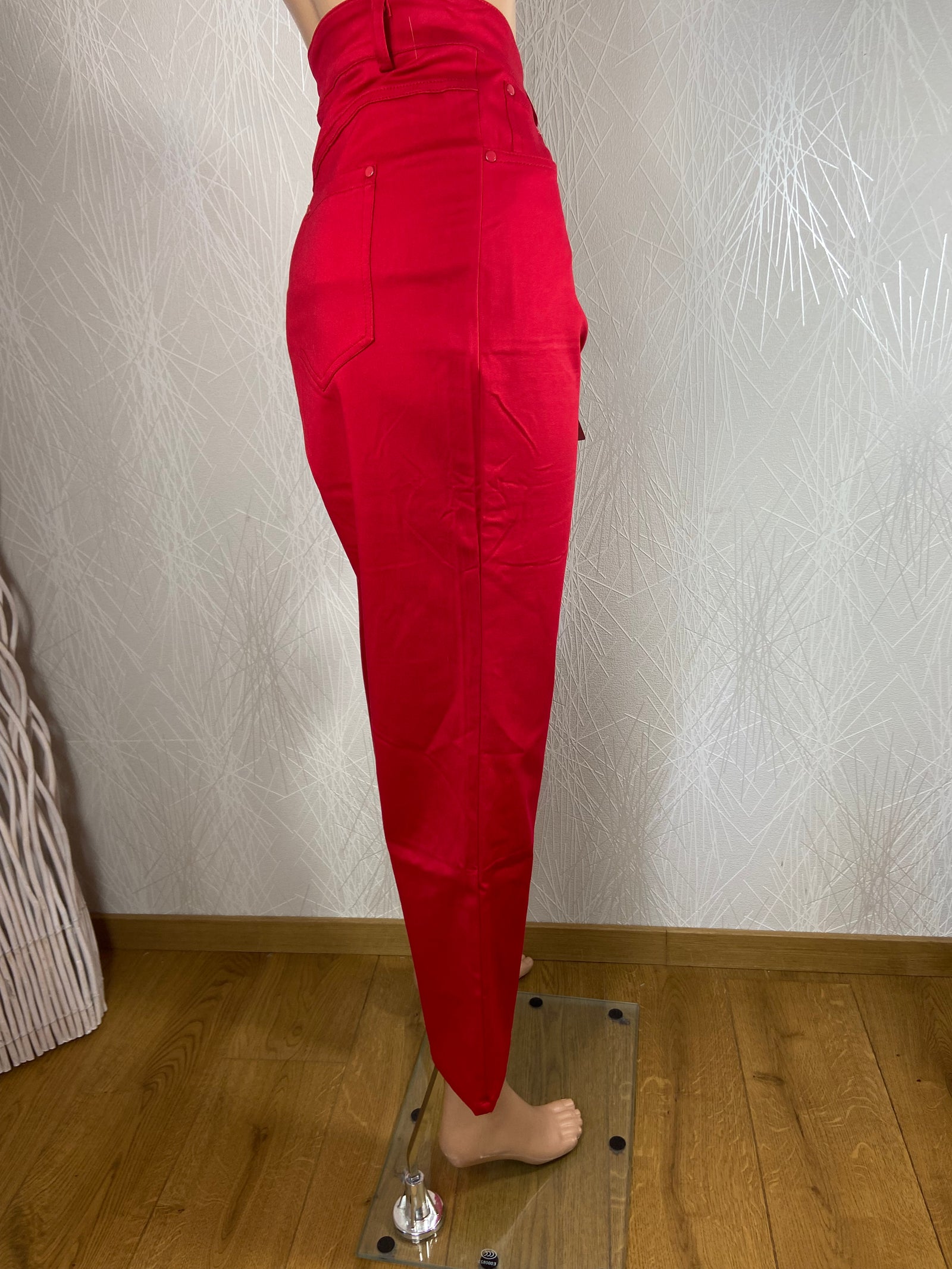 Pantacourt rouge taille haute coupe droite Pomme Rouge