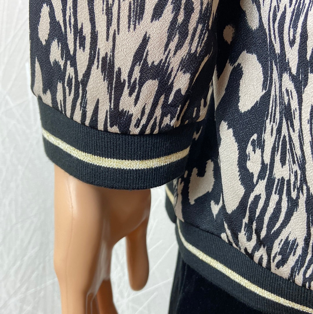 Blouse légère col V motifs léopard noir et beige manches 3/4 Le Singe de Julie