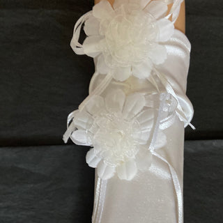 Gants femme blanc avec fleurs tissu satin fin mariage soirée événement