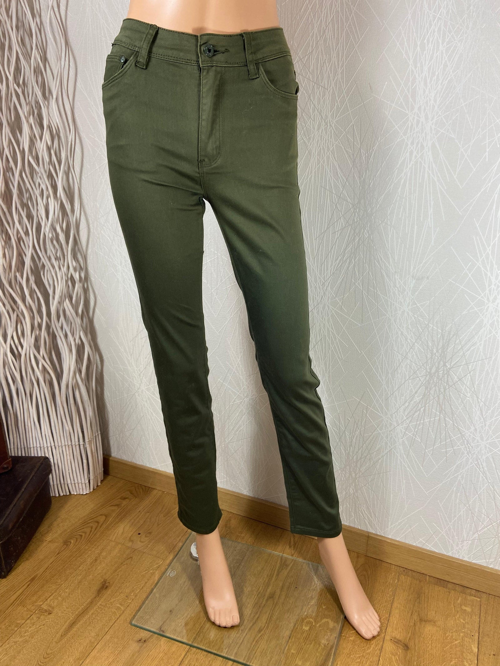 Pantalon en coton stretch kaki Sarah John - Offre-Unique