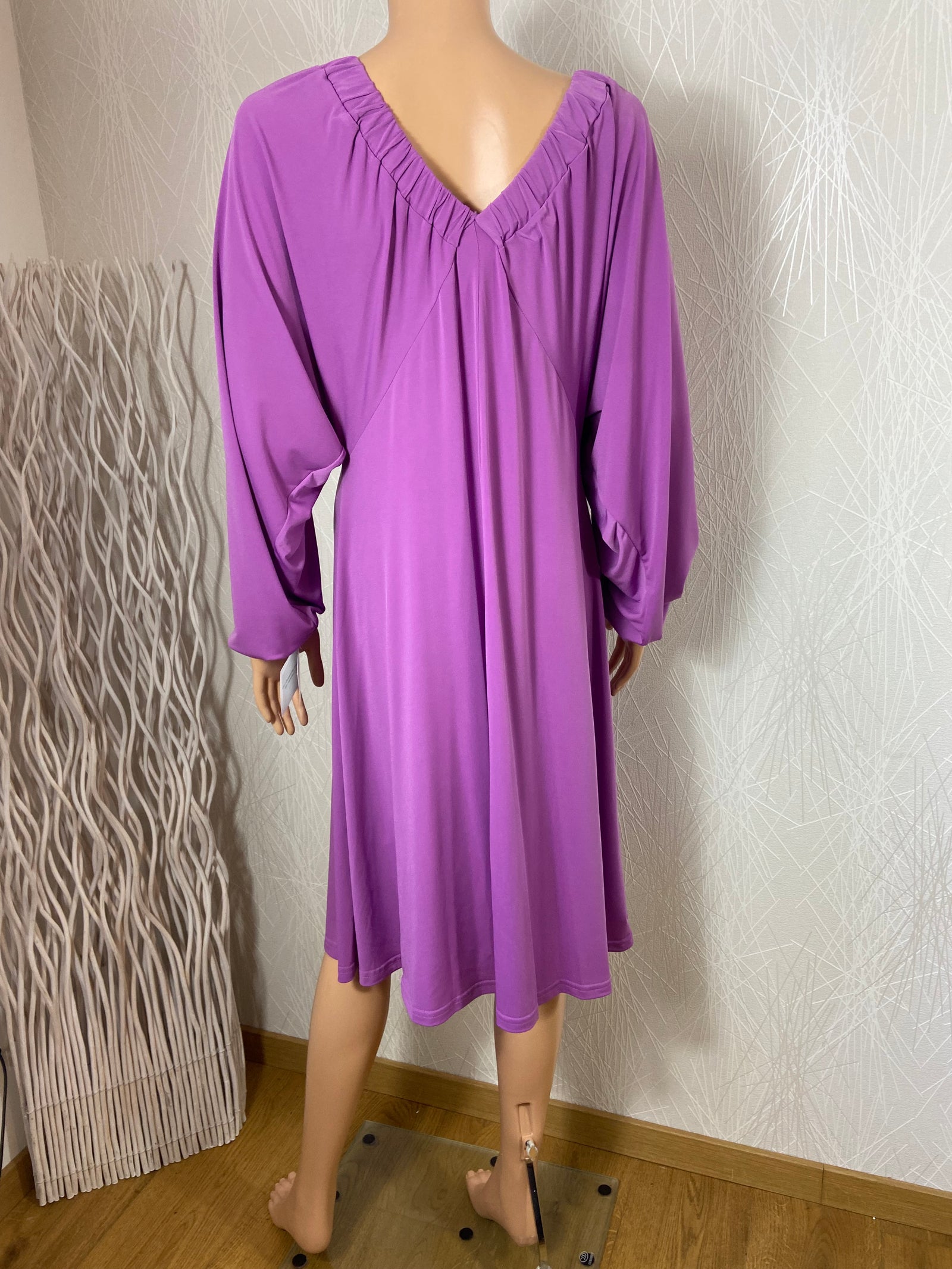 Robe violette jeu de plis manches longues chauve-souris Edmond Boublil