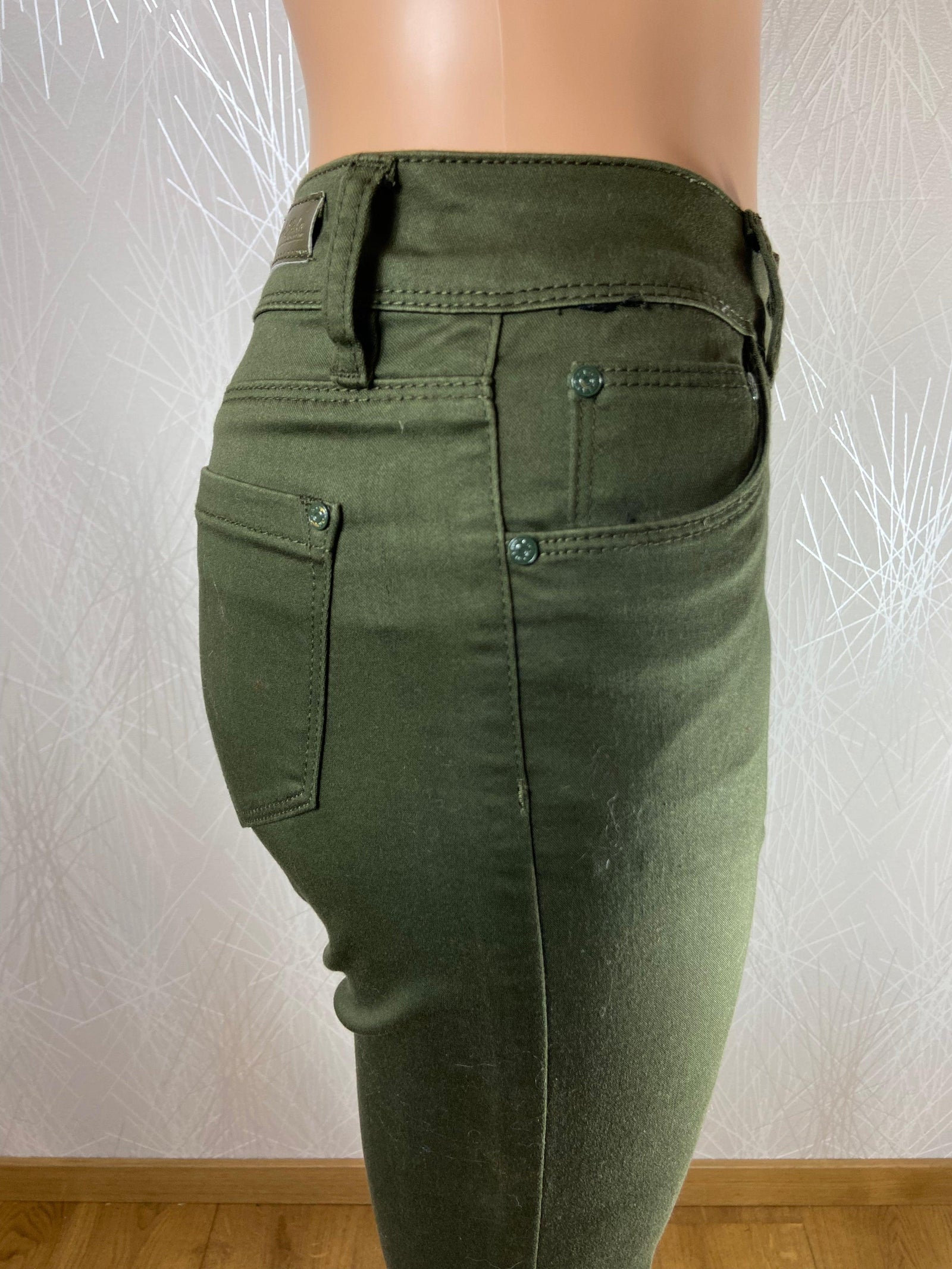 Pantalon en coton stretch kaki Sarah John - Offre-Unique