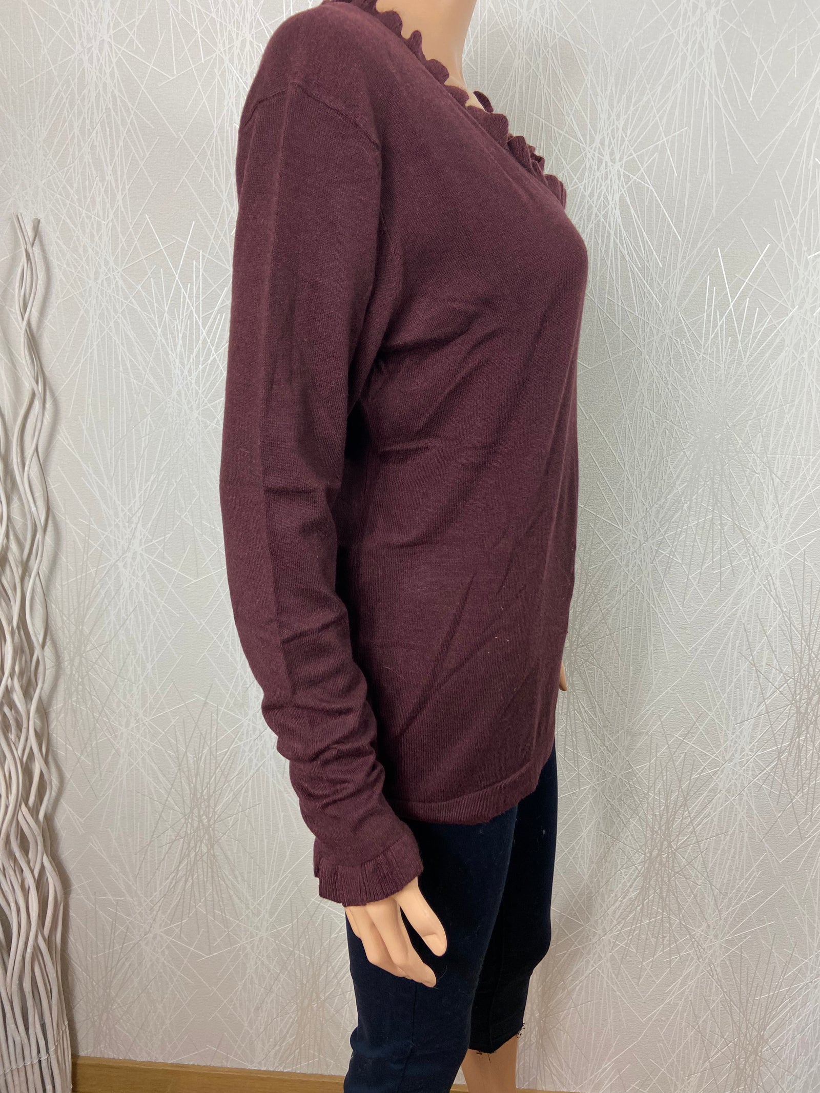 Pull bordeaux volants col rond coupe droite Holly et Joey