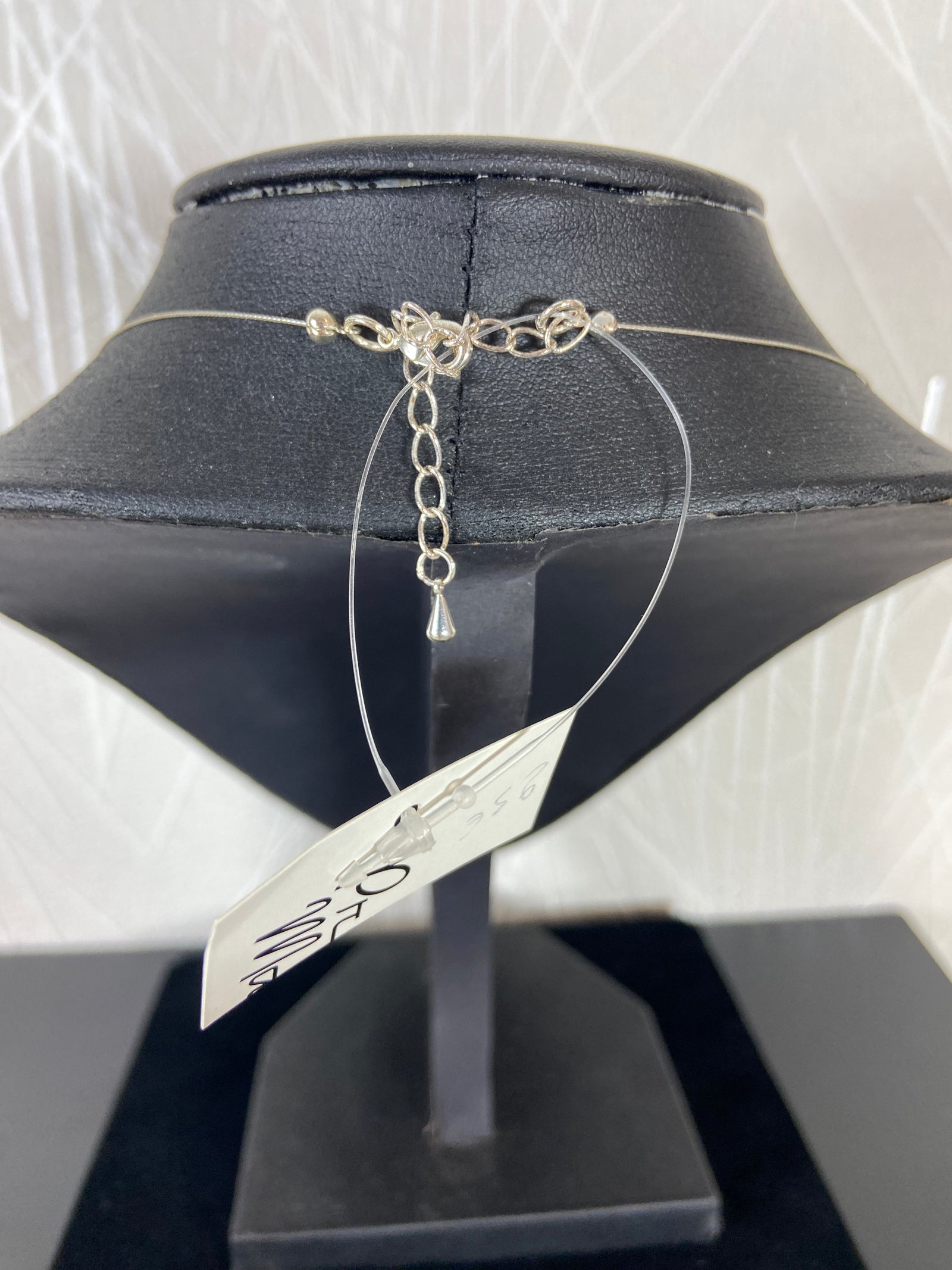 Collier avec grande perle blanche