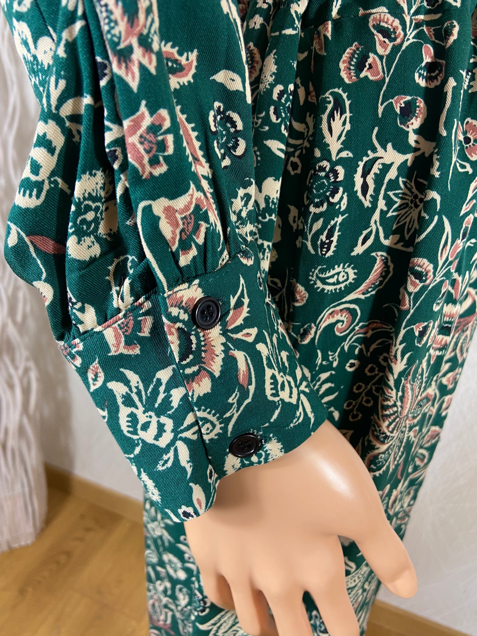 Robe verte fleurie manches longues C’est Beau La Vie