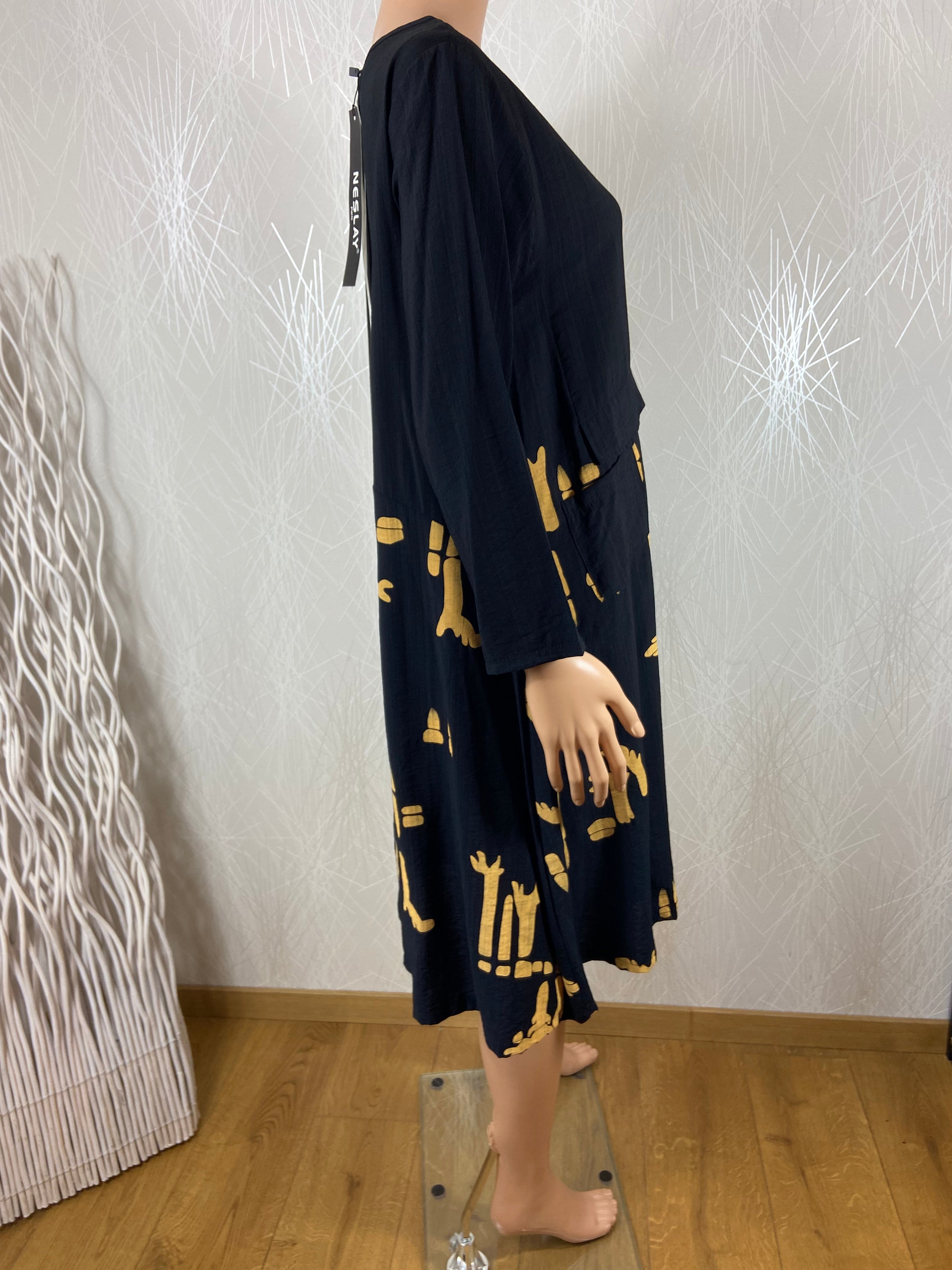 Robe noire et or manches 3/4 coupe un peu évasée Neslay