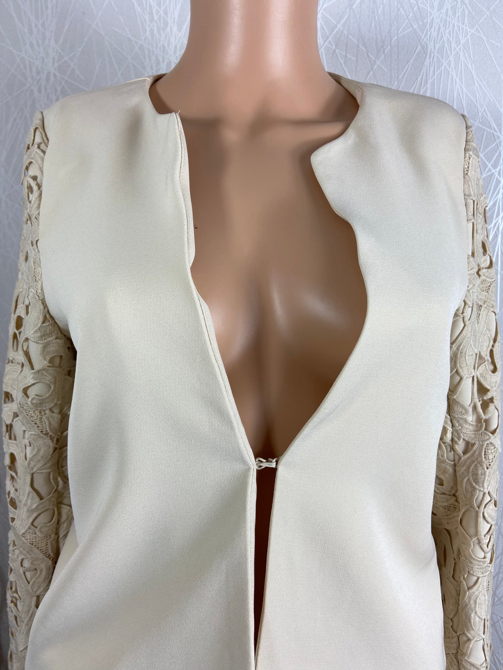 Veste beige doublée manches dentelles Darling