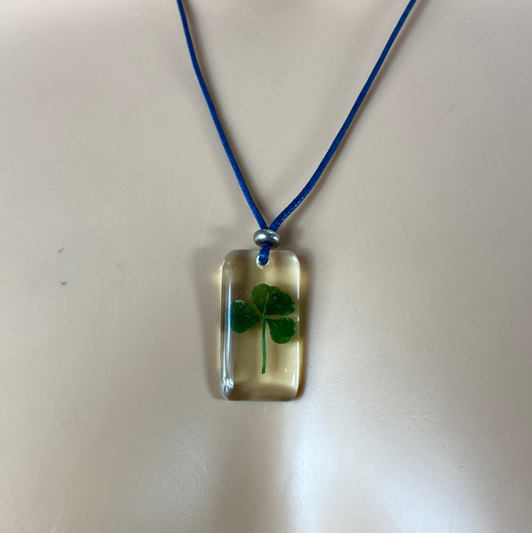 Collier pendentif porte-bonheur rectangulaire véritable trèfle à 4 feuilles Carré de Trèfles