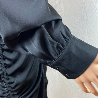 Robe noire ajustable tissu satin manches longues Elenza