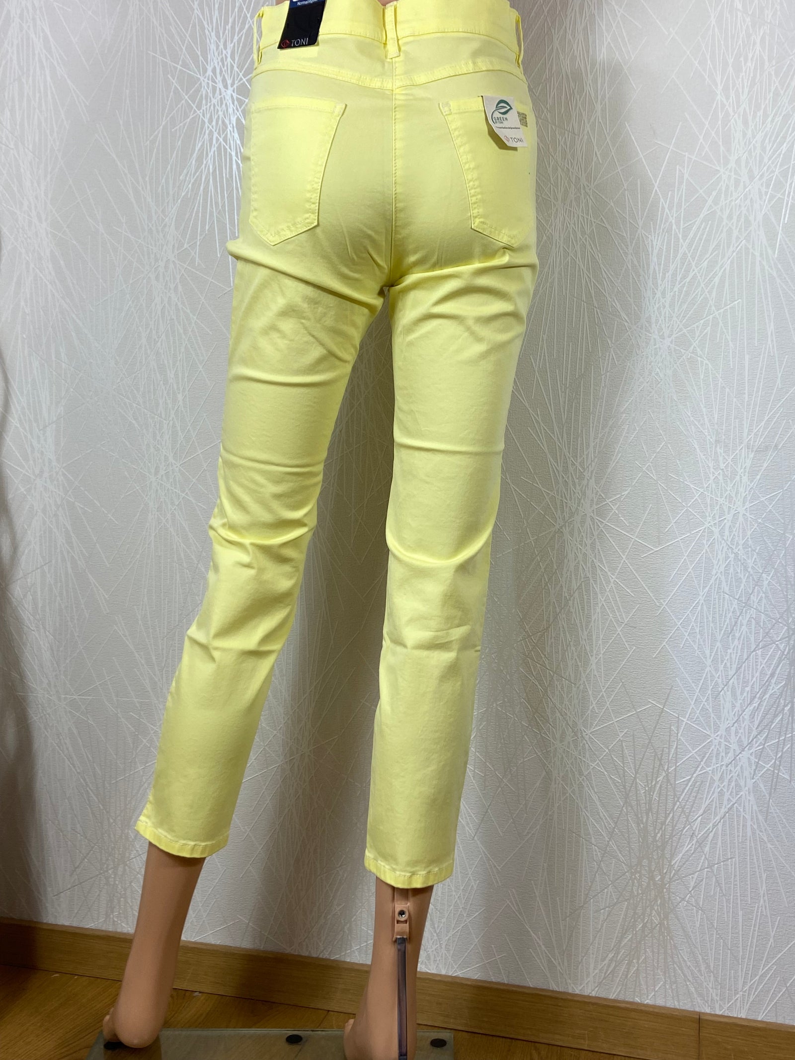 Pantalon jaune coton 7/8 taille haute coupe étroite slim fit strass marque Toni