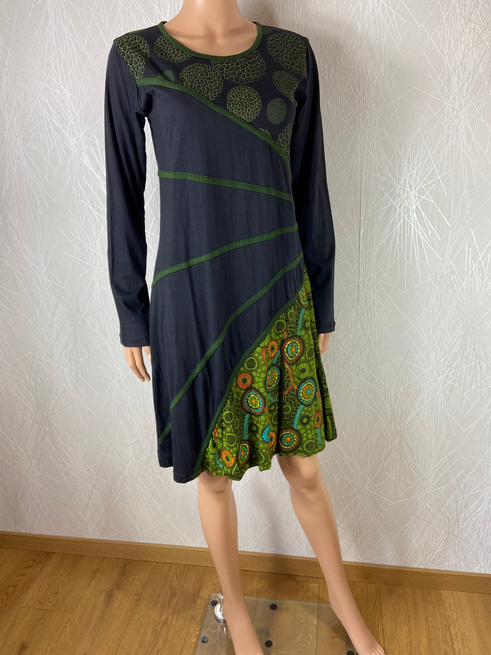 Robe en coton noire et verte à motifs géométriques manches longues Aller Simplement