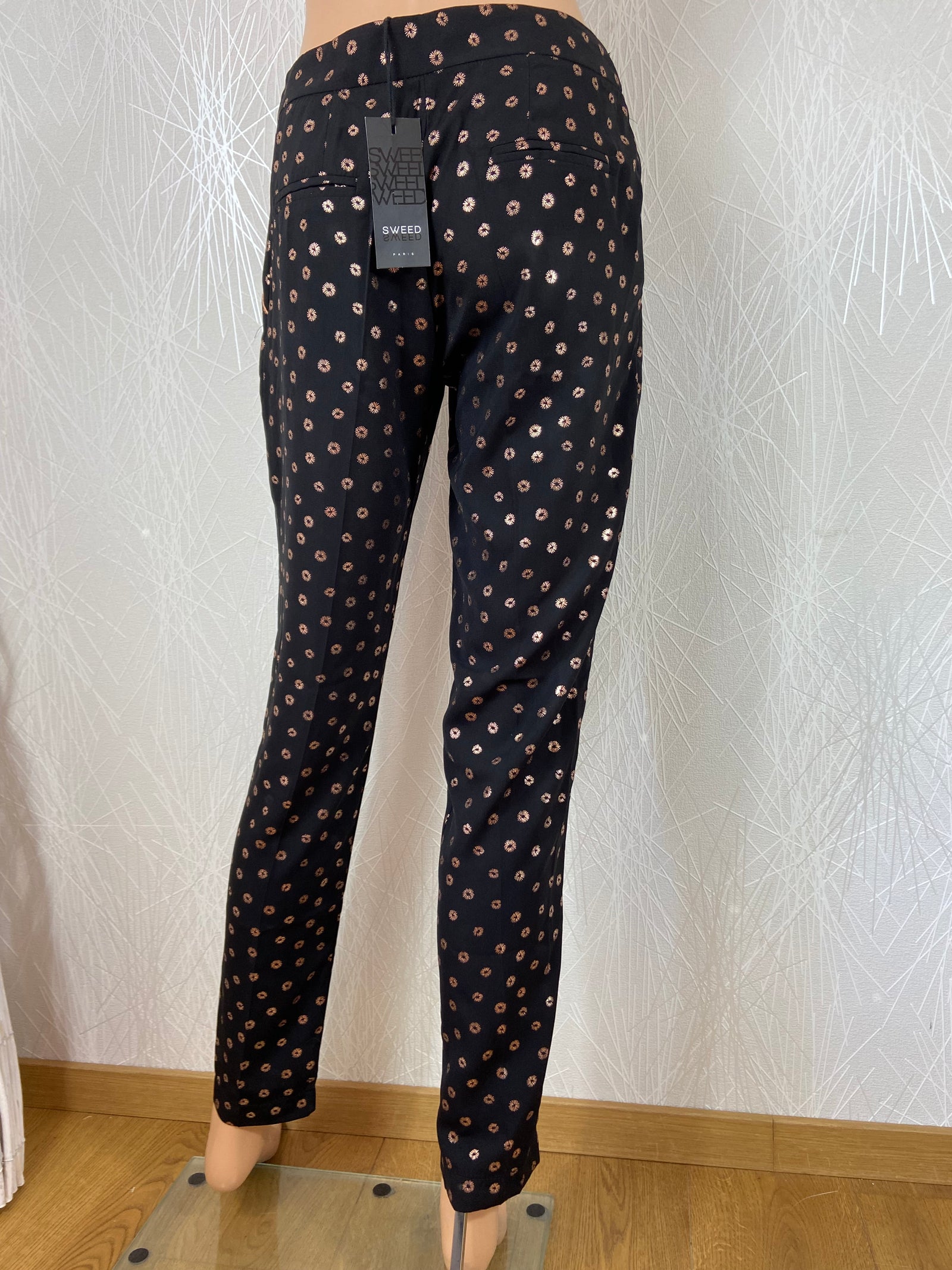 Pantalon fluide léger noir et or coupe droite Sweed Paris