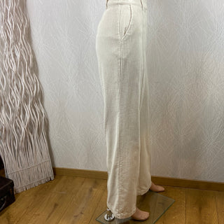 Pantalon blanc velours côtelé taille haute coupe ample jambes larges Bydisune B.Young