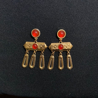 Boucles d’oreilles pendantes plaquées or pierres semi-précieuses rouge Shabada