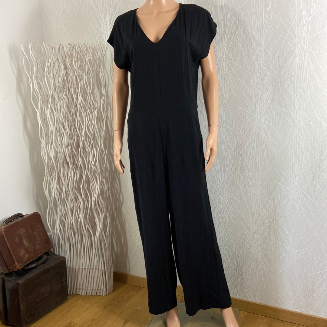 Combinaison noire sans manches jambes larges modèle Bymmjoella Jumpsuit B.Young