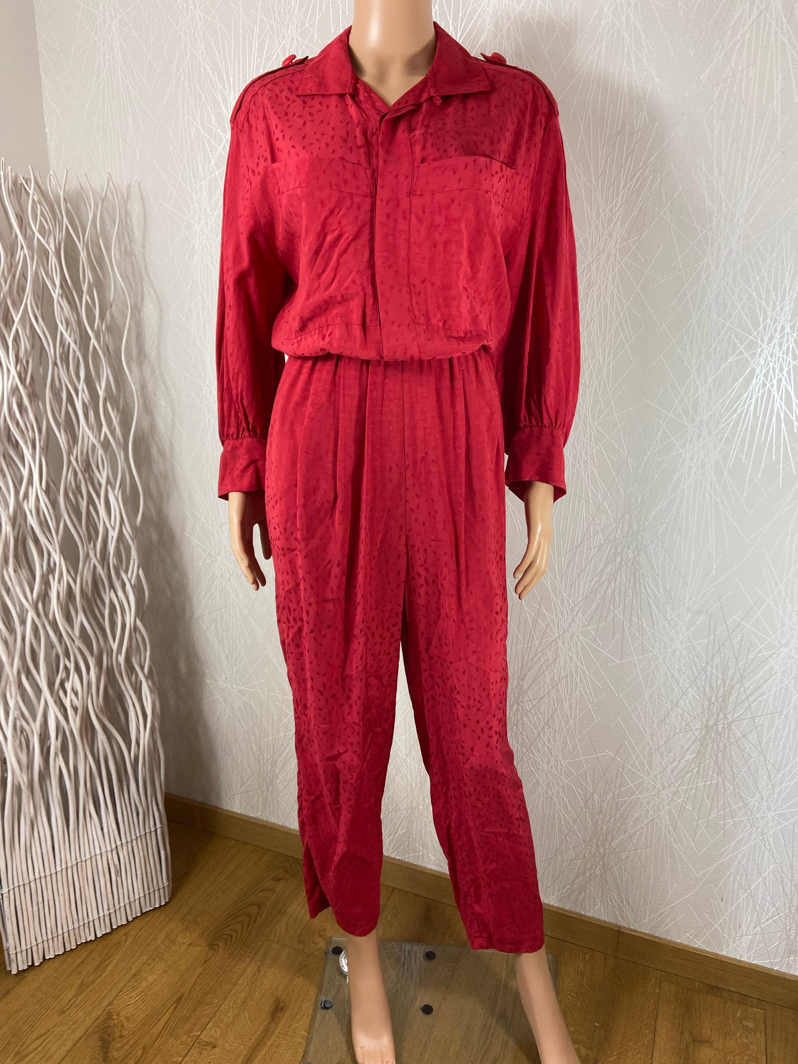 Combinaison pantalon rouge modèle Jude Jane Wood