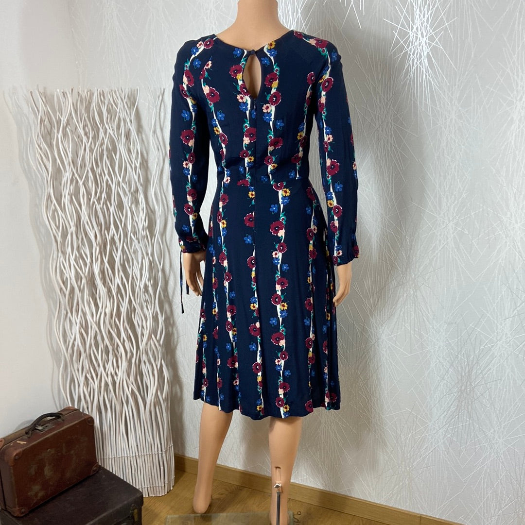 Robe midi doublée à manches longues bleu marine à motifs fleuris Emilyandfin