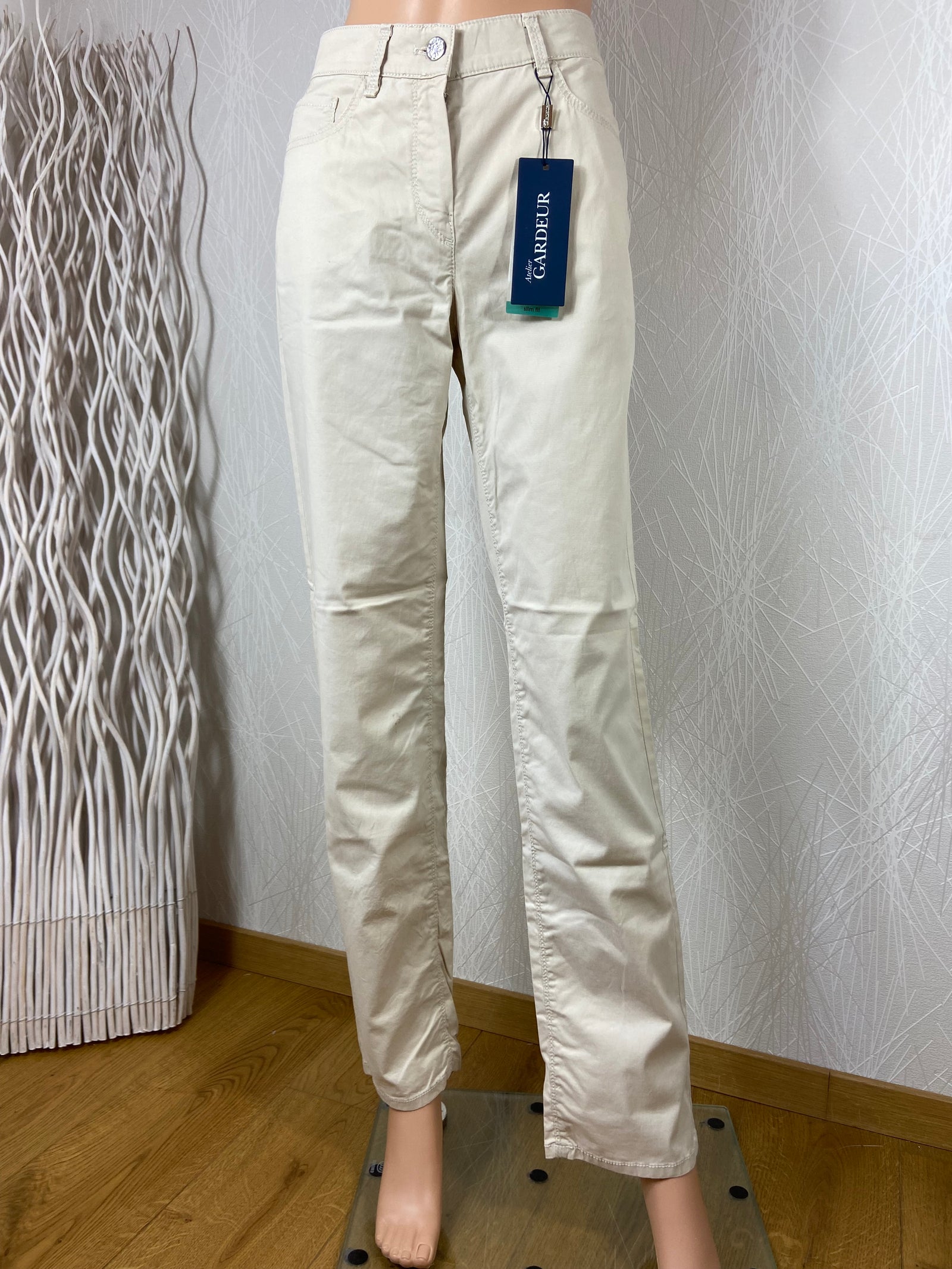 Pantalon toile couleur creme coupe slim fit Atelier Gardeur