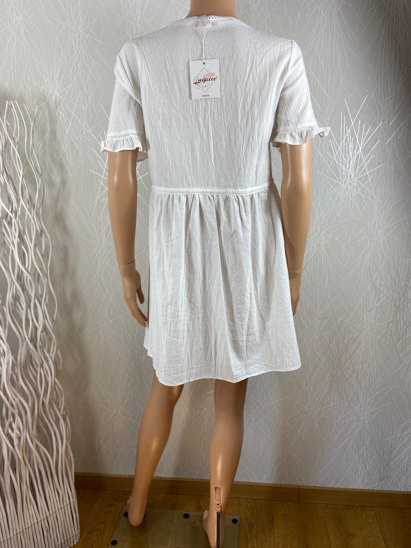 Robe blanche légère broderie manches courtes avec volants Luizacco