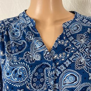 Blouse fluide col V motifs cachemire bleu Le Singe de Julie