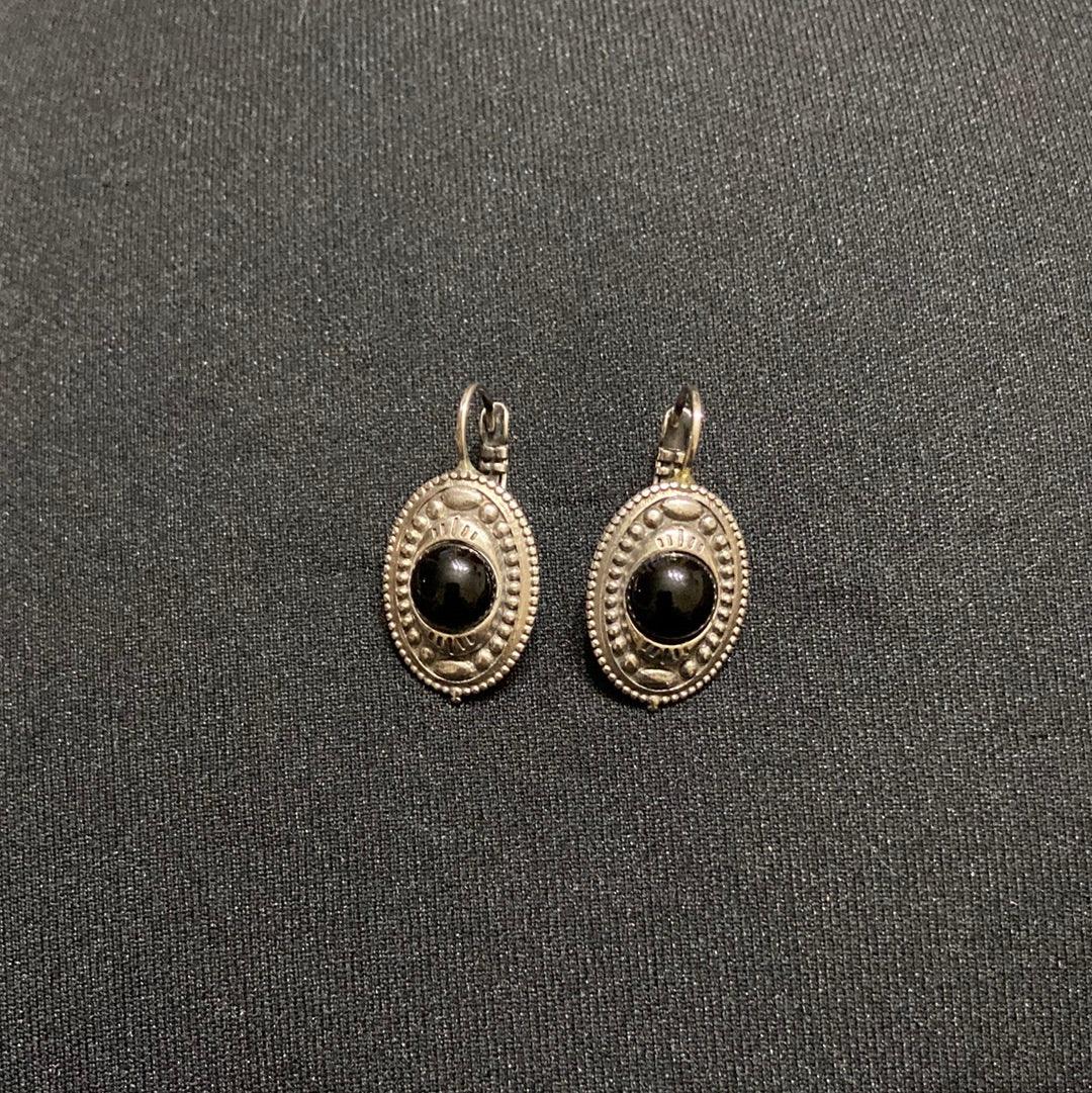 Boucles d’oreilles pendantes dormeuses plaqué argent pierre noire Shabada - Offre-Unique