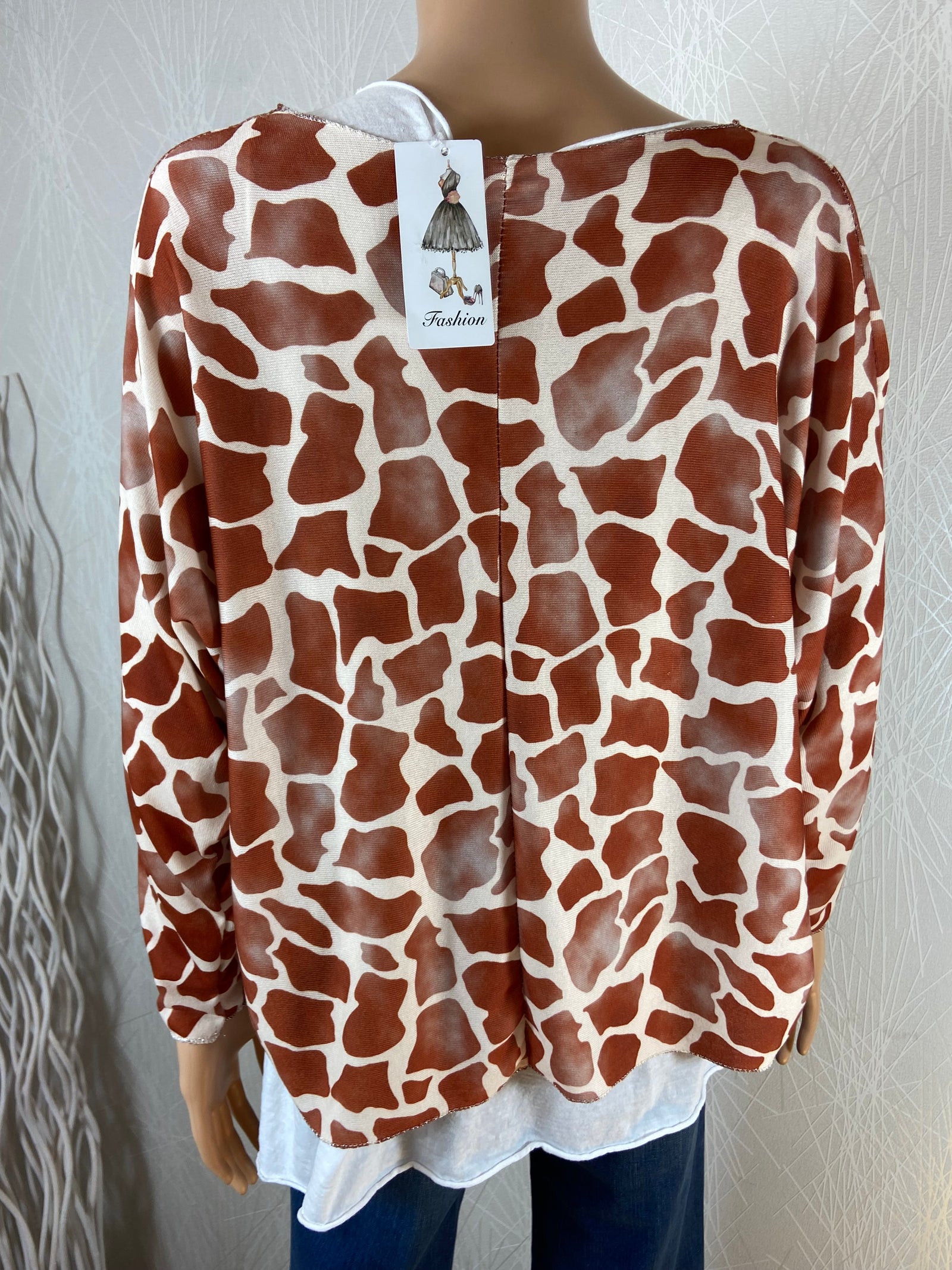 Superposition blouse ample à motif animalier et top blanc Made In Italy
