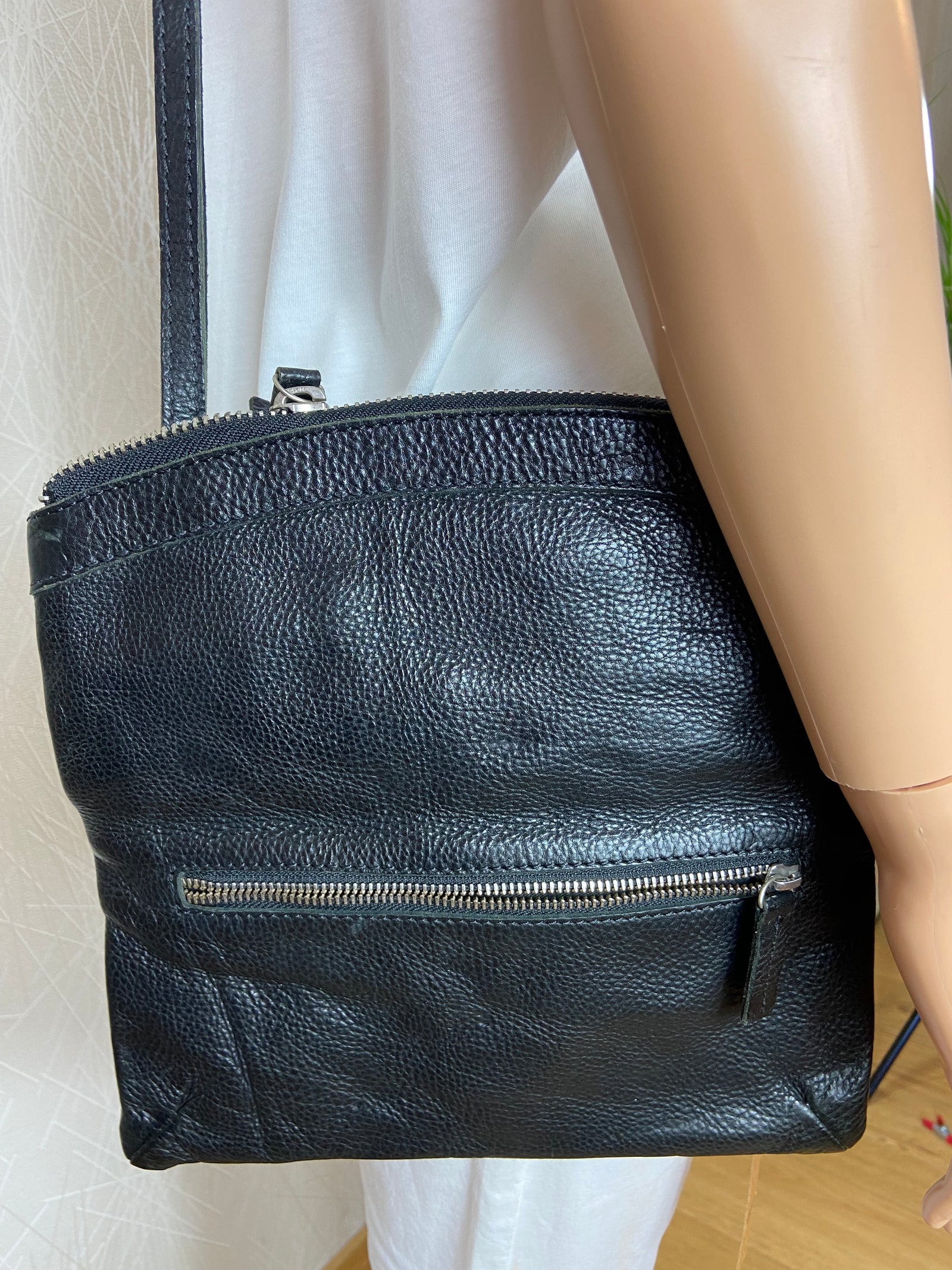 Sac en cuir noir bandoulière amovible réglable fermeture zip Cowboysbag