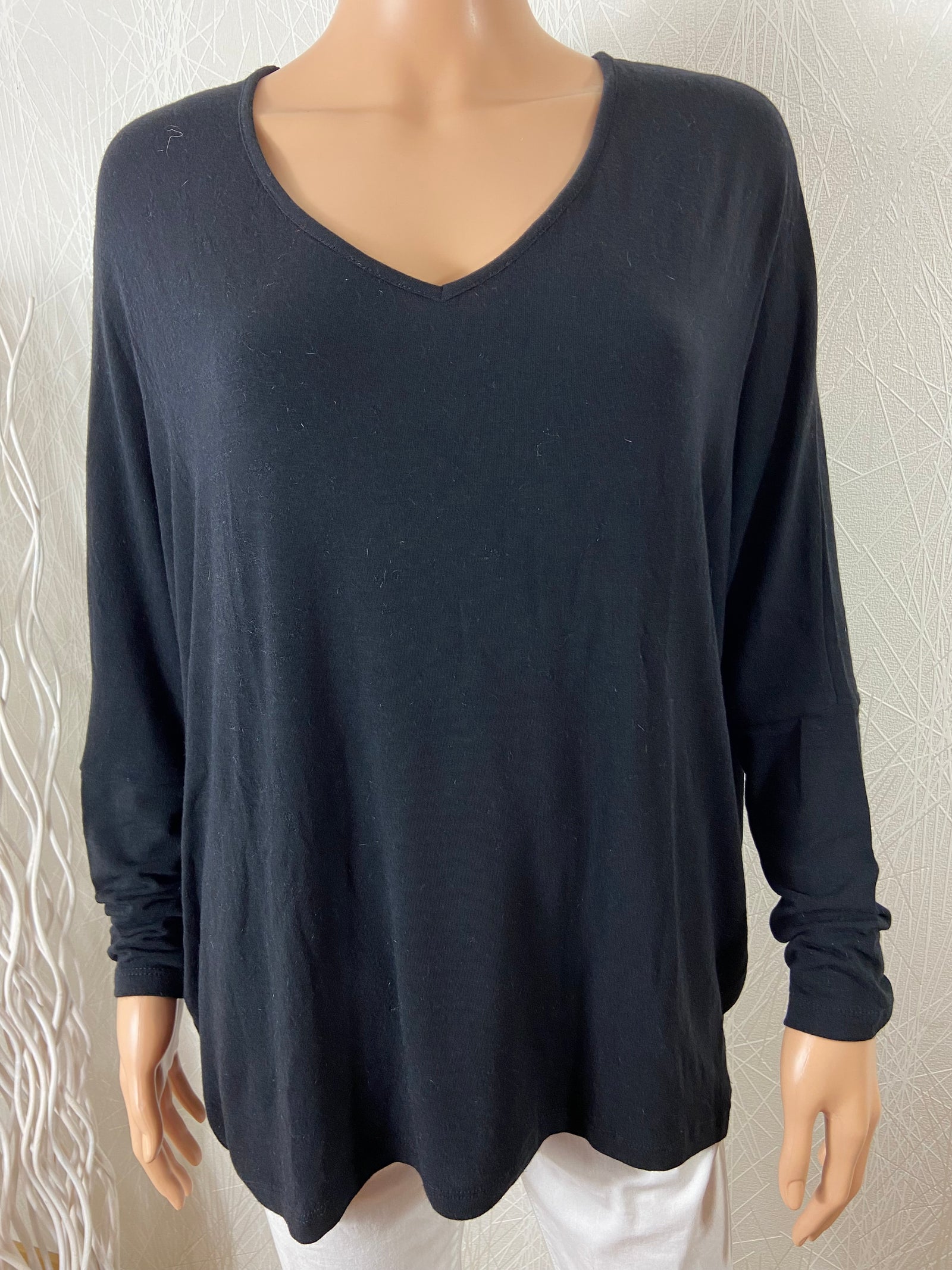 Pull noir femme ample fin plis à l'arrière Pako Litto