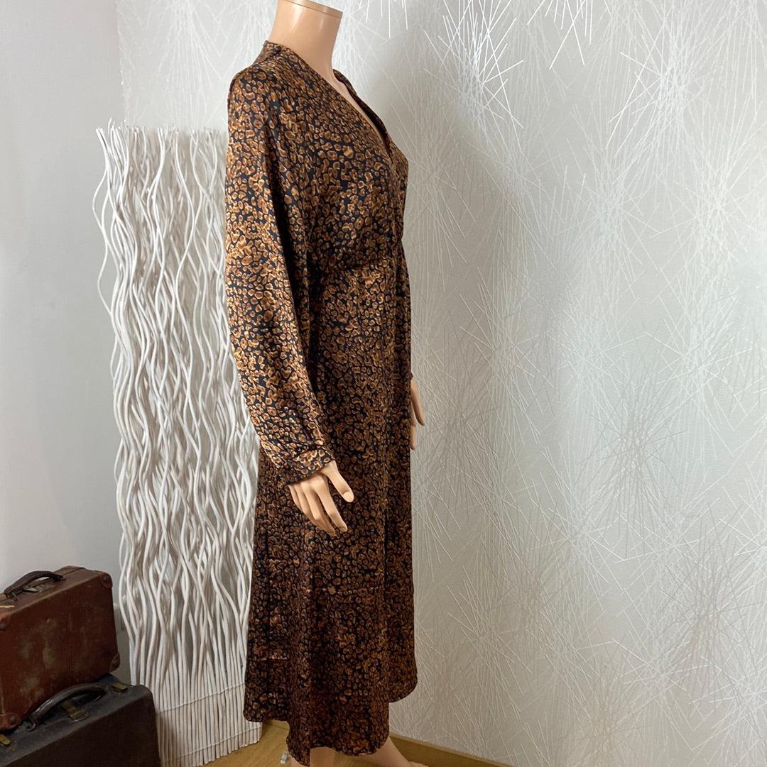 Robe midi marron motif léopard cache coeur modèle Maria Les Petites Fleurs - Offre-Unique