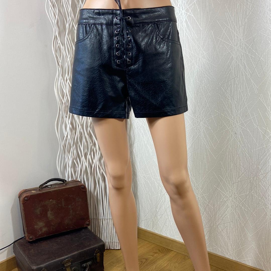 Short noir cuir synthétique taille mi-haute lacet Daysie - Offre-Unique