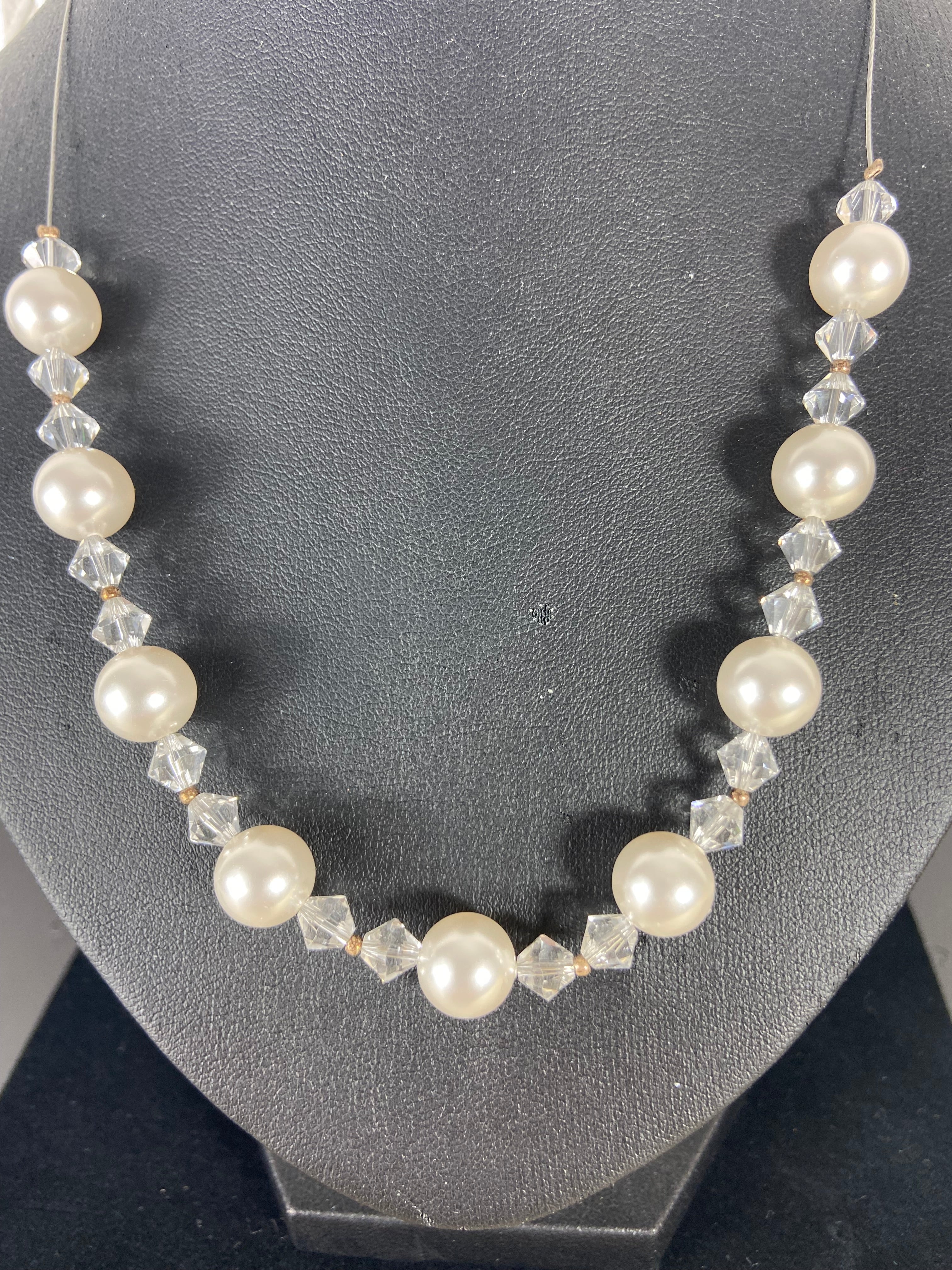 Collier réglable de grandes perles blanches Couleurs de Coeur