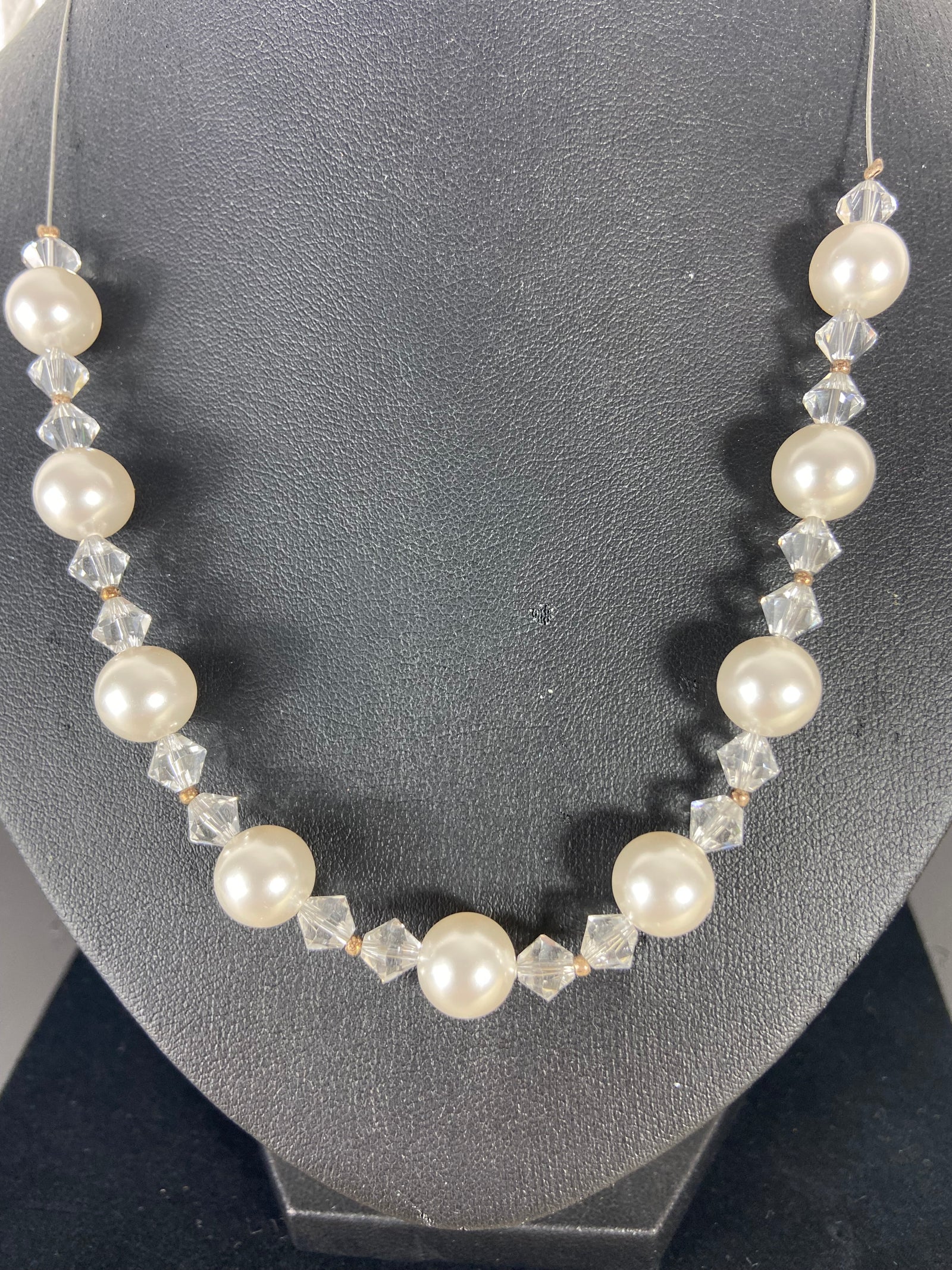 Collier réglable de grandes perles blanches Couleurs de Coeur