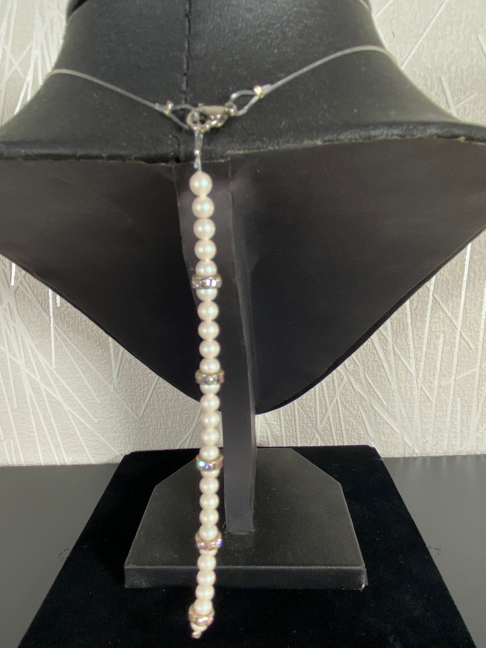 Collier de dos élégant avec perles et strass pour mariage ou cérémonie