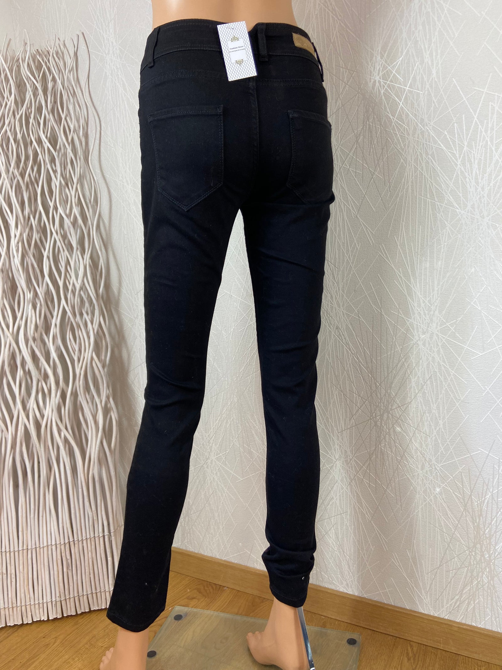 Jeans noir ultra confortable coupe slim cropped Le Comptoir des Quartiers