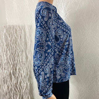 Blouse fluide col V motifs cachemire bleu Le Singe de Julie